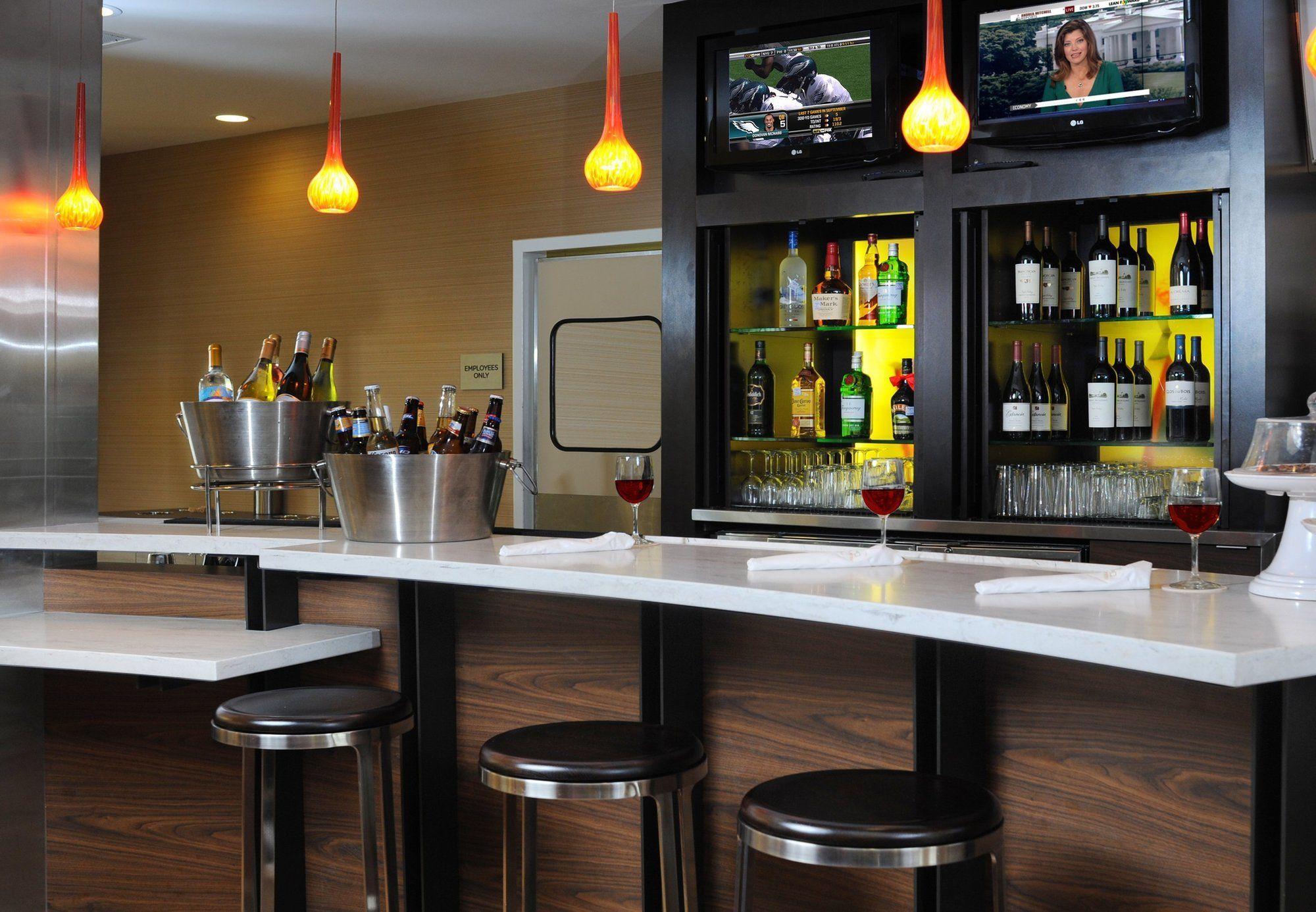 Courtyard By Marriott Hobby Airport
