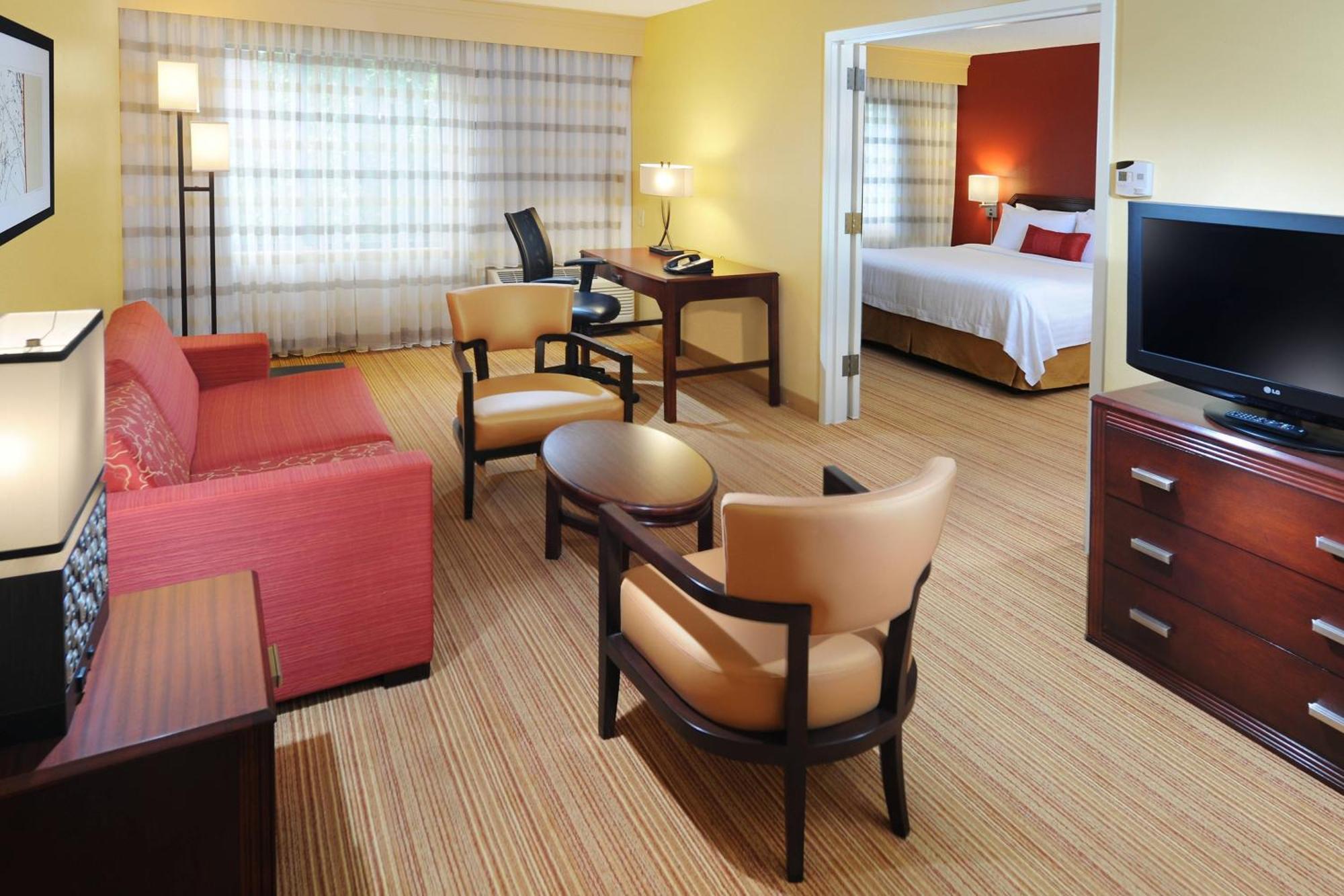 Courtyard By Marriott Hobby Airport