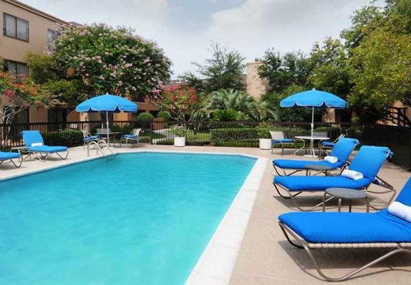 Hotel Courtyard By Marriott Hobby Airport 3*