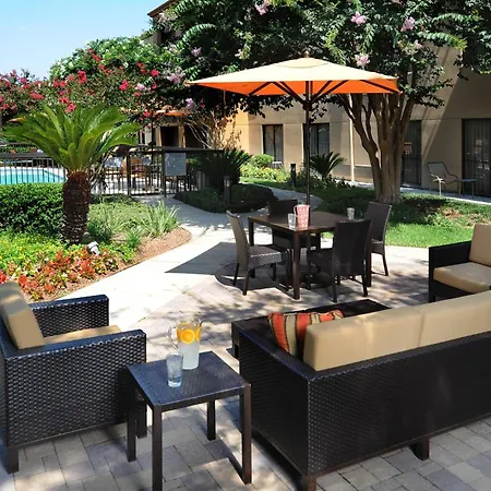 Courtyard By Marriott Houston Hobby Airport 