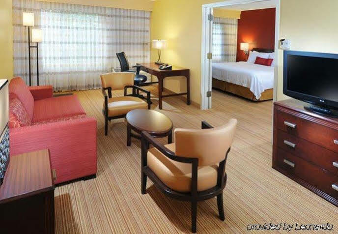 Courtyard By Marriott Hobby Airport 3*